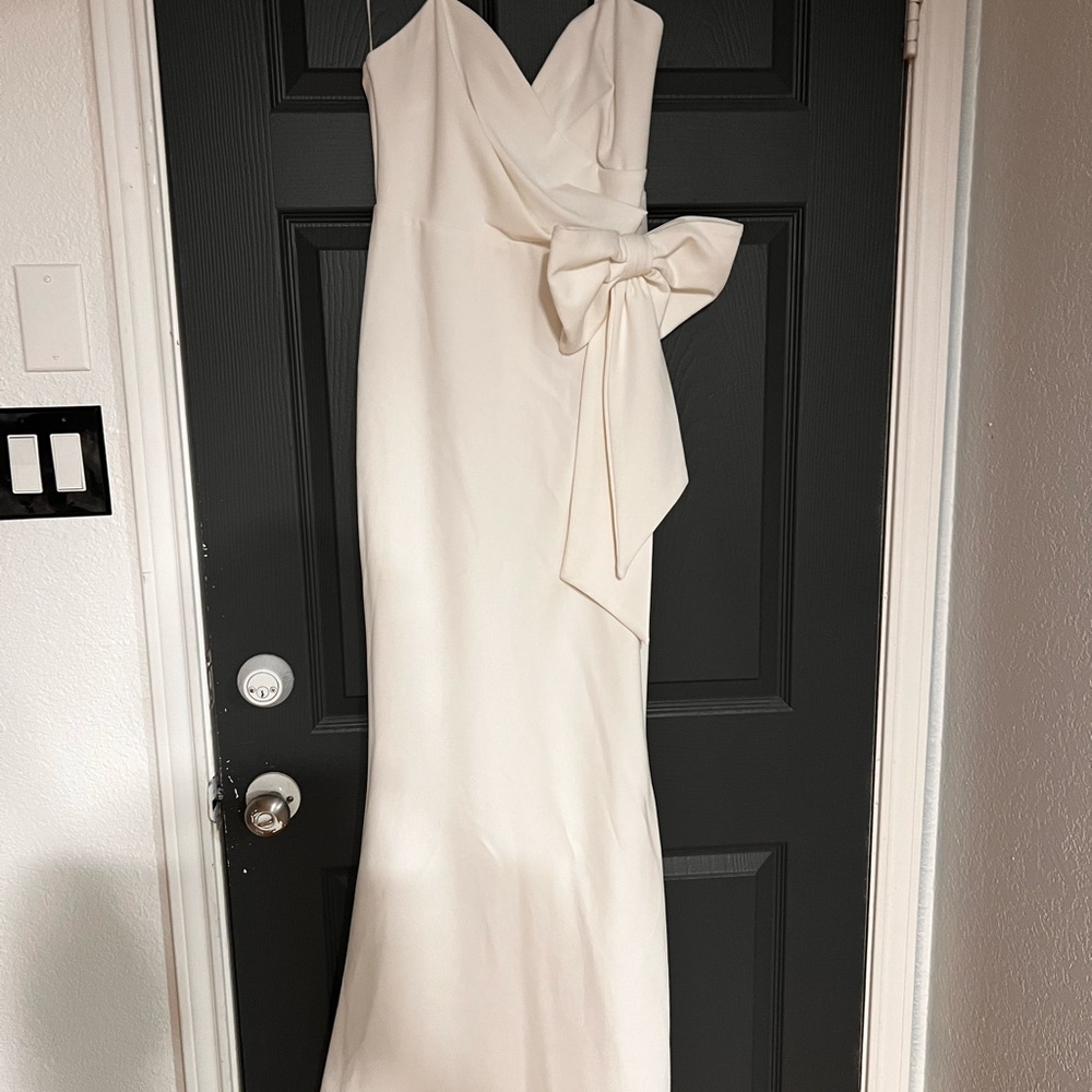 Elegant White Dress with Bow